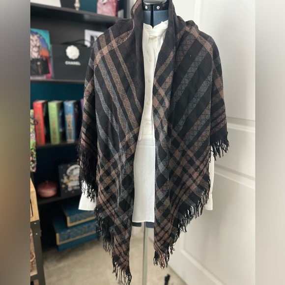 GUCCI Wool/Silk Scarf 50”x50” - Picture 3 of 5